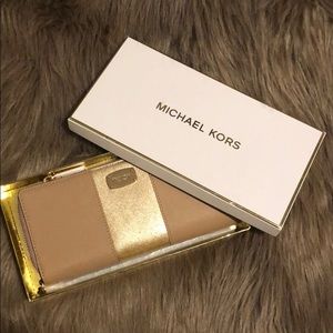 Michael Kors Travel Continental Wallet/ Wristlet